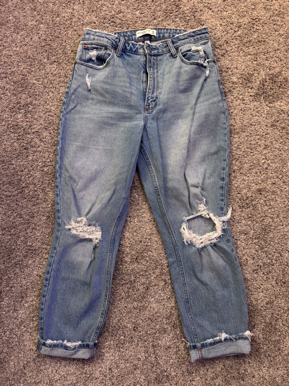 Abercrombie & Fitch Light The Mom High Rise Distressed